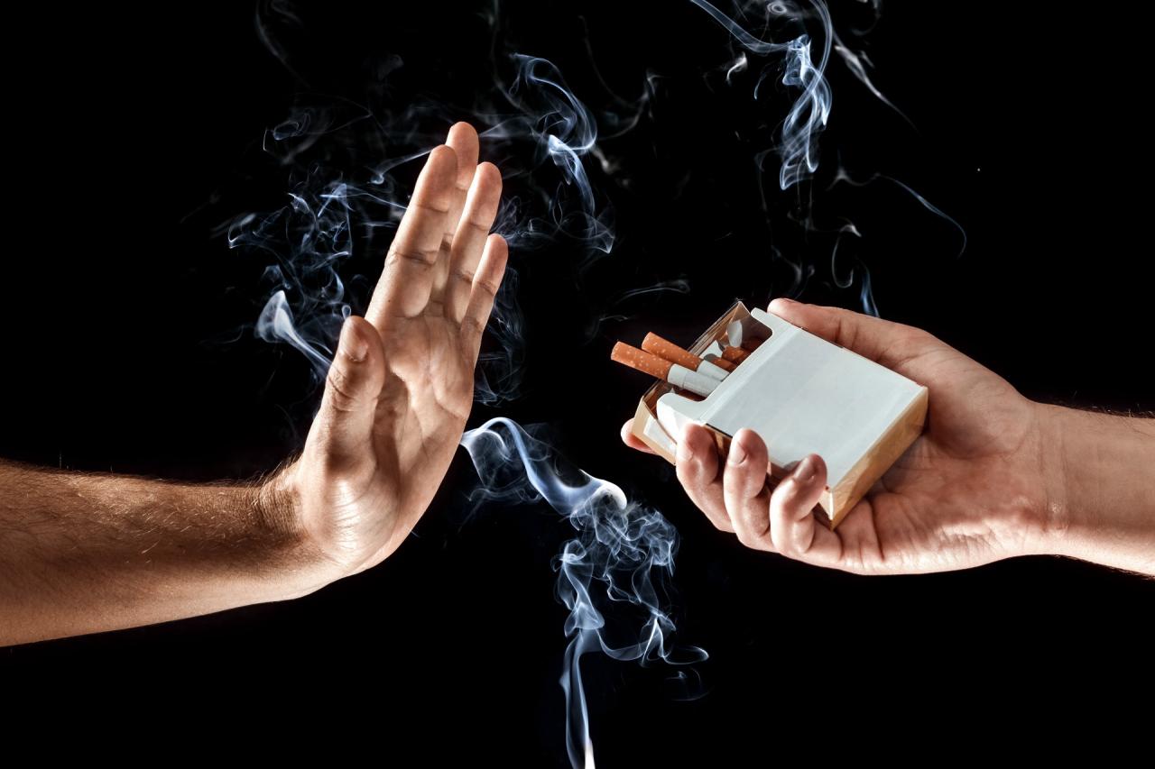 Counsellor supporting a client through alcohol de-addiction treatment